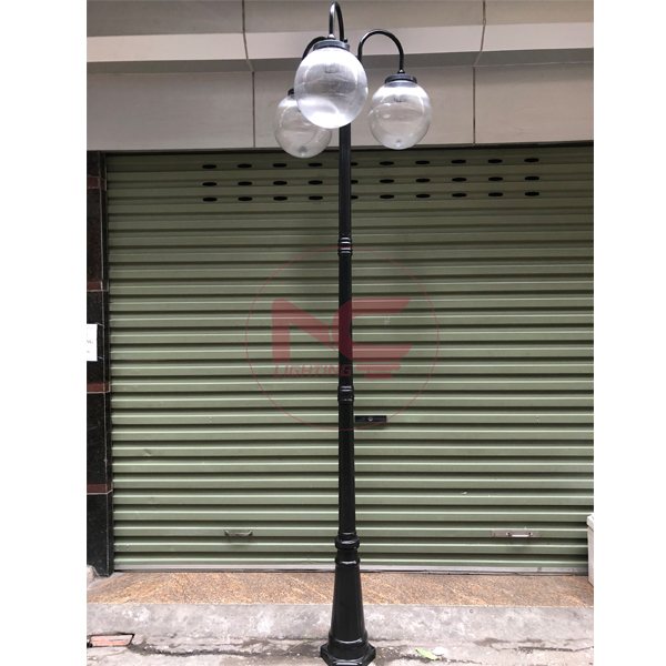 Mua bán trụ đèn sân vườn giá tốt tại Hà Nội 4 cột đèn trang trí sân vườn 1 bóng