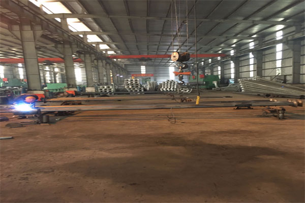 Giới Thiệu 2 Xuong san xuat cot den cao ap