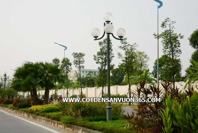 Đèn Sân Vườn Cầu Sọc – Chiếu Sáng & Trang Trí Ngoài Trời 9 Bóng đèn cầu sọc lắp đặt với cột đèn sân vườn NOUVO