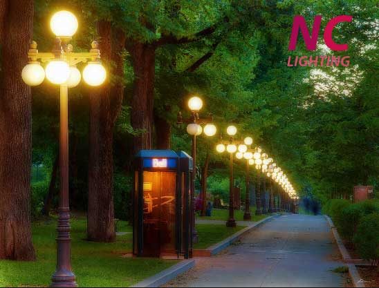 Những mẫu cột đèn sân vườn hot không thể bỏ qua năm 2023 6 Cột đèn trang trí sân vườn, công viên, dải phân cách