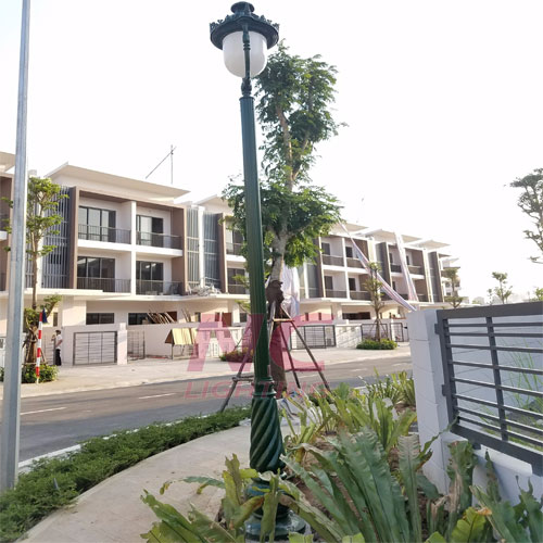 Top 3 mẫu đèn sân vườn đẹp nhất 3 Den nu hoang trang tri san vuon biet thu