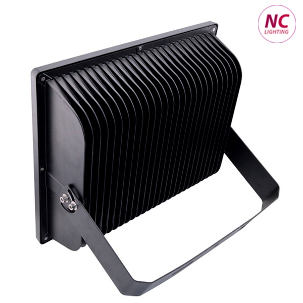 Đèn Pha Led PNC-23 P=400W 4 bộ-tản-nhiệt-đèn-pha-3
