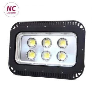 Top 3 đèn pha led sân vườn nên dùng nhất 1 den-pha-led-300W-mat-loi-PNC12