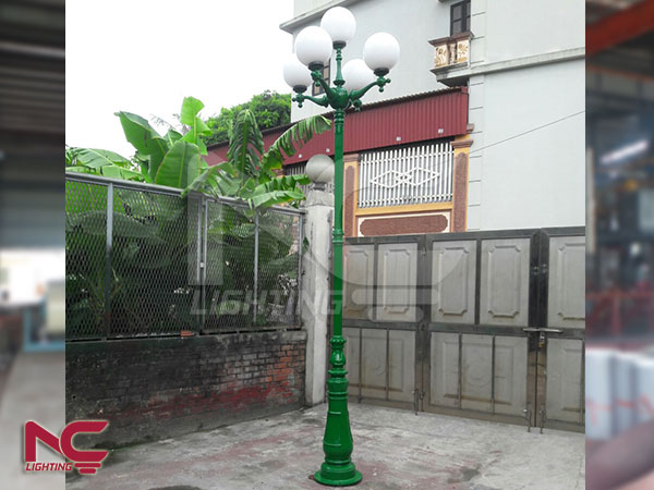 Bền đẹp với 7 cột đèn sân vườn đúc 1 2 3 4 5 bóng giá rẻ 3 Cột đèn sân vườn đúc DC06