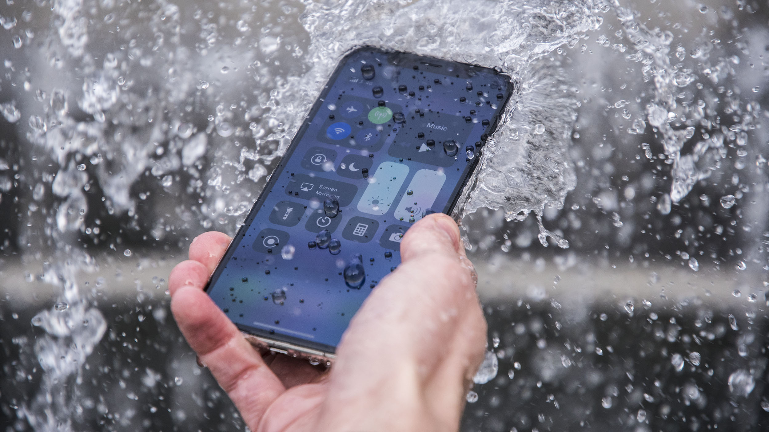 IP 67 là gì?Có nên mua sản phẩm đạt tiêu chuẩn IP67 không? 3 Nên mua thiết bị ở các cửa hàng uy tín